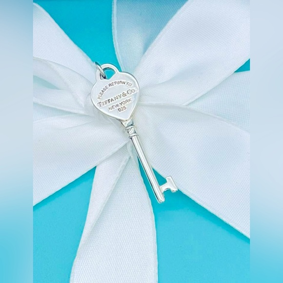 Tiffany & Co SS Retired Return to Tiffany RTT Heart Key...